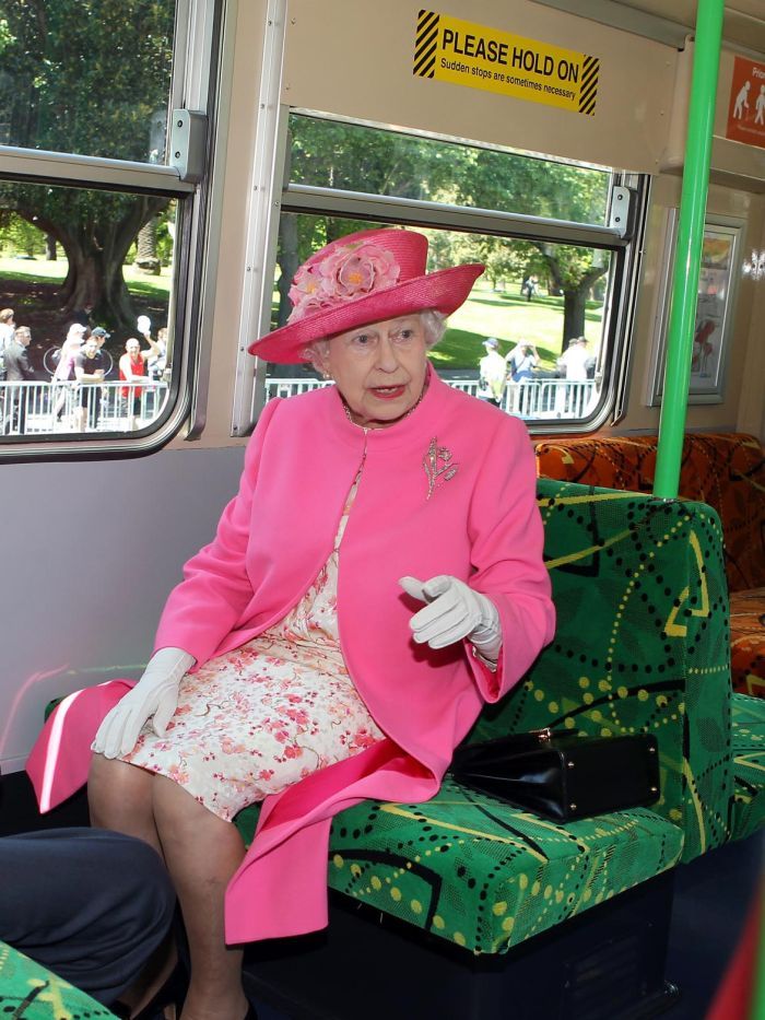 Королева тоже иногда ездит в трамваях :) Photo: abc.net.au
